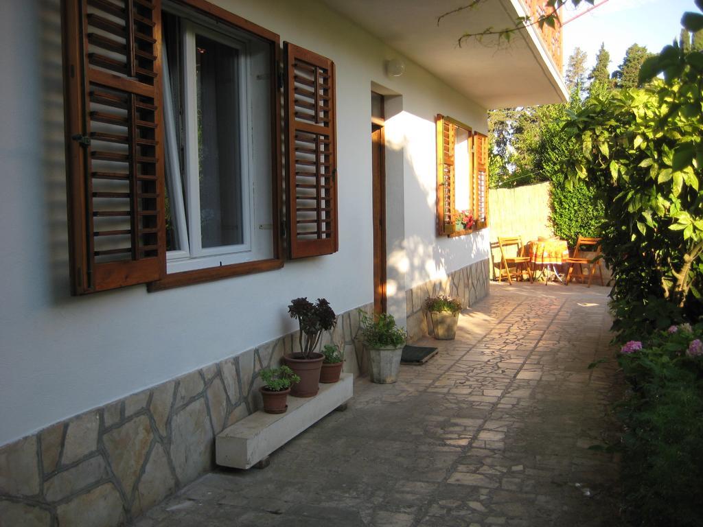 Apartment Bosiljak Jelsa  Szoba fotó