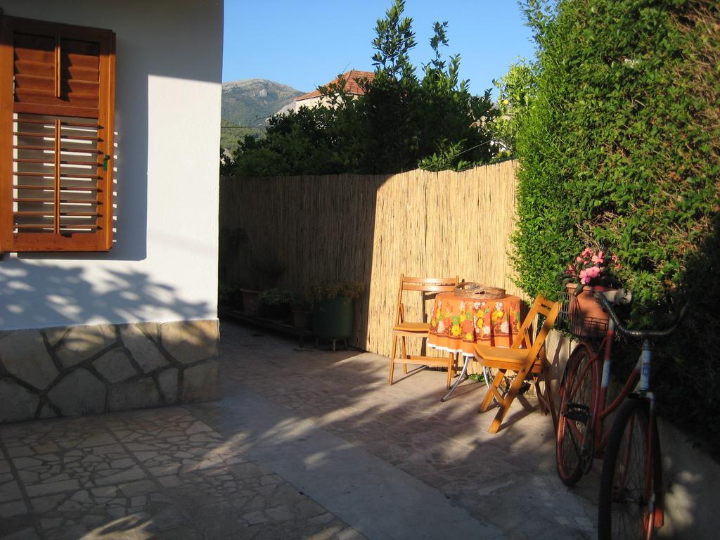 Apartment Bosiljak Jelsa  Szoba fotó